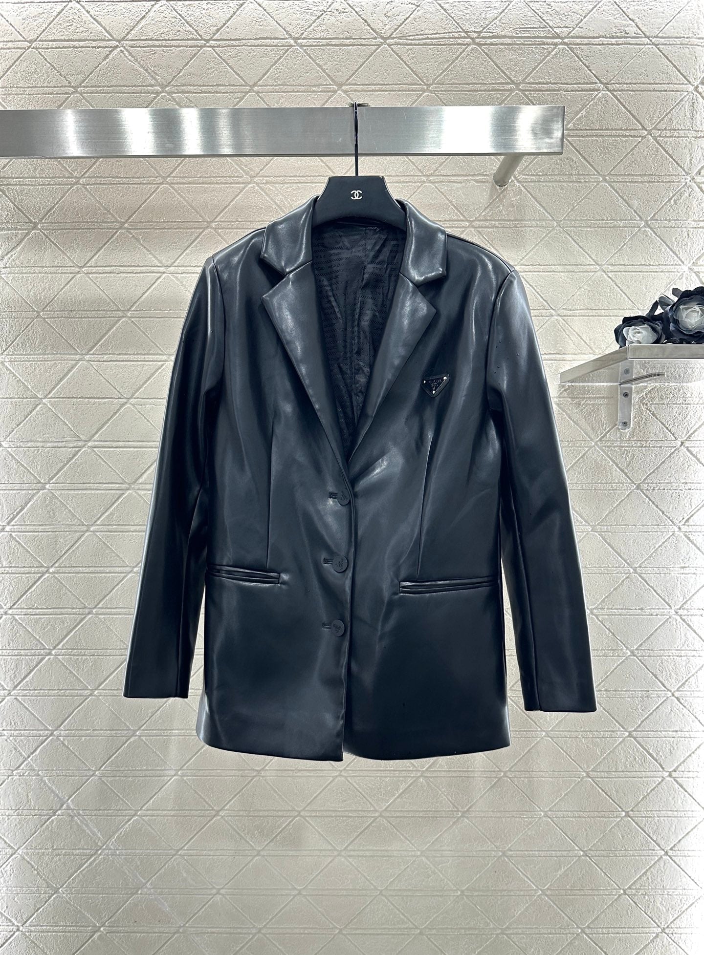 Silhouette leather suit jacket