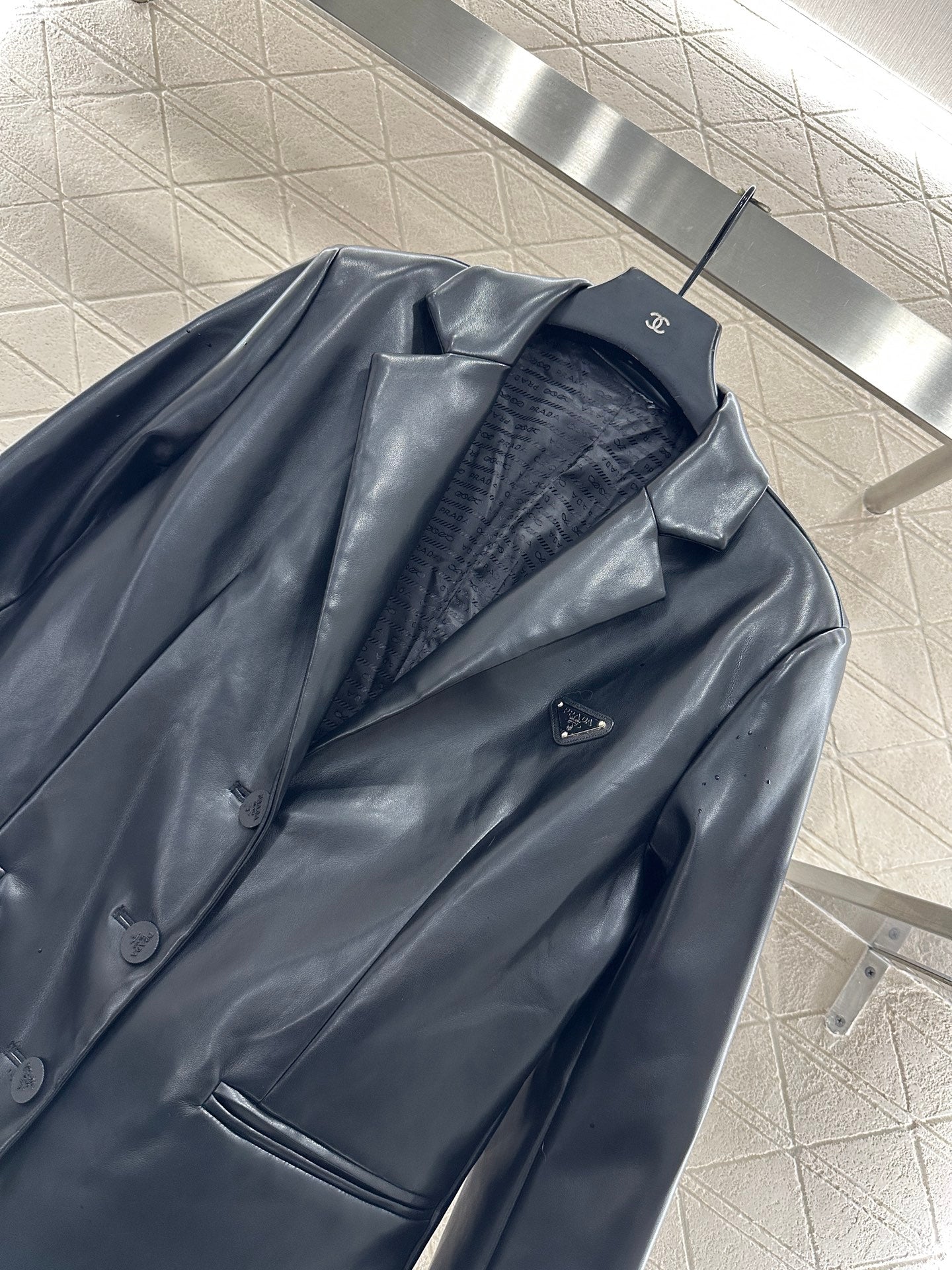 Silhouette leather suit jacket