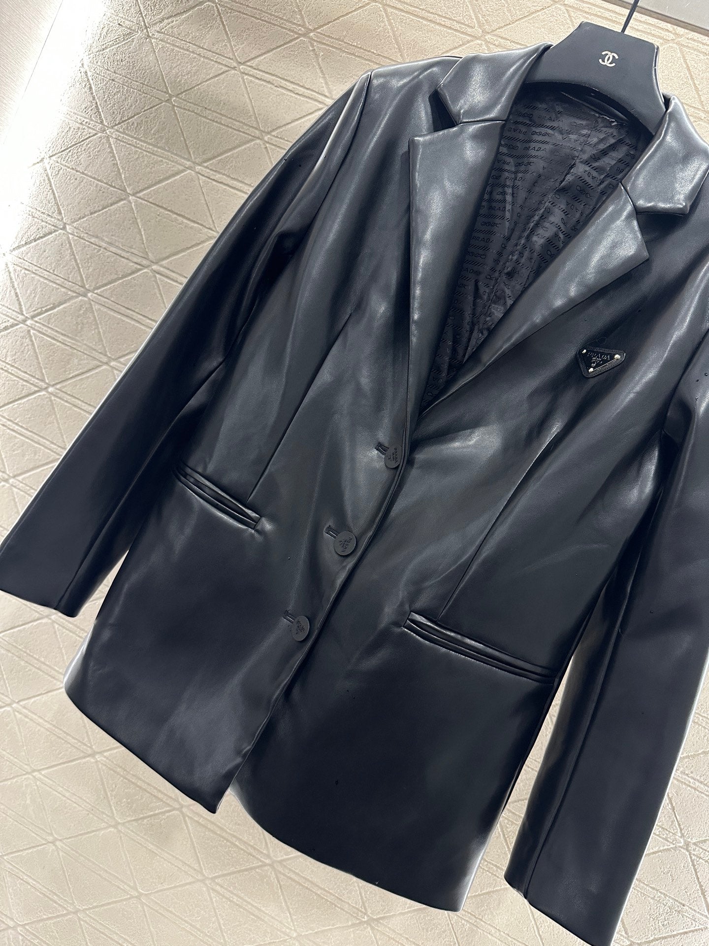 Silhouette leather suit jacket