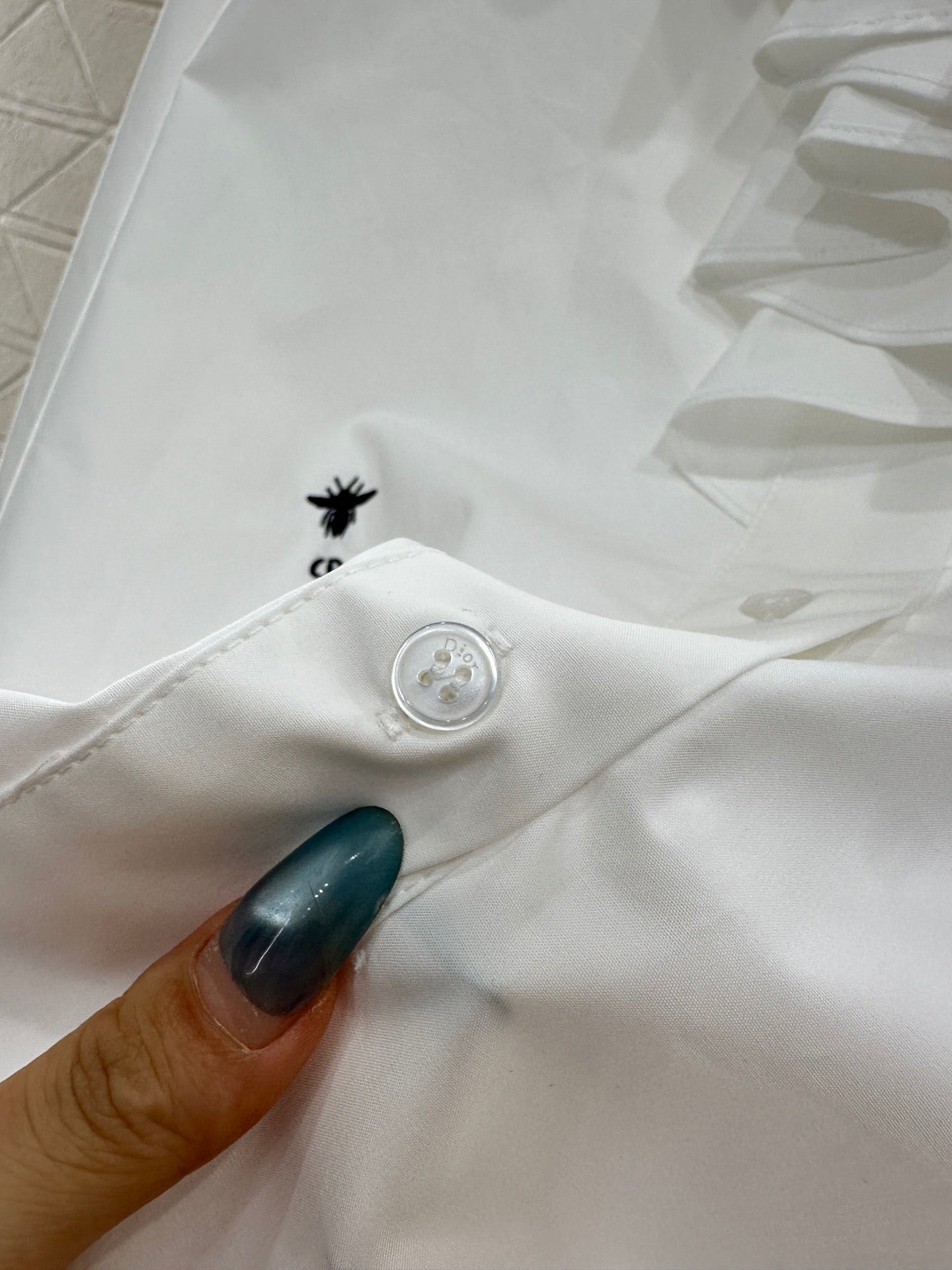 Stacked cake collar shirt