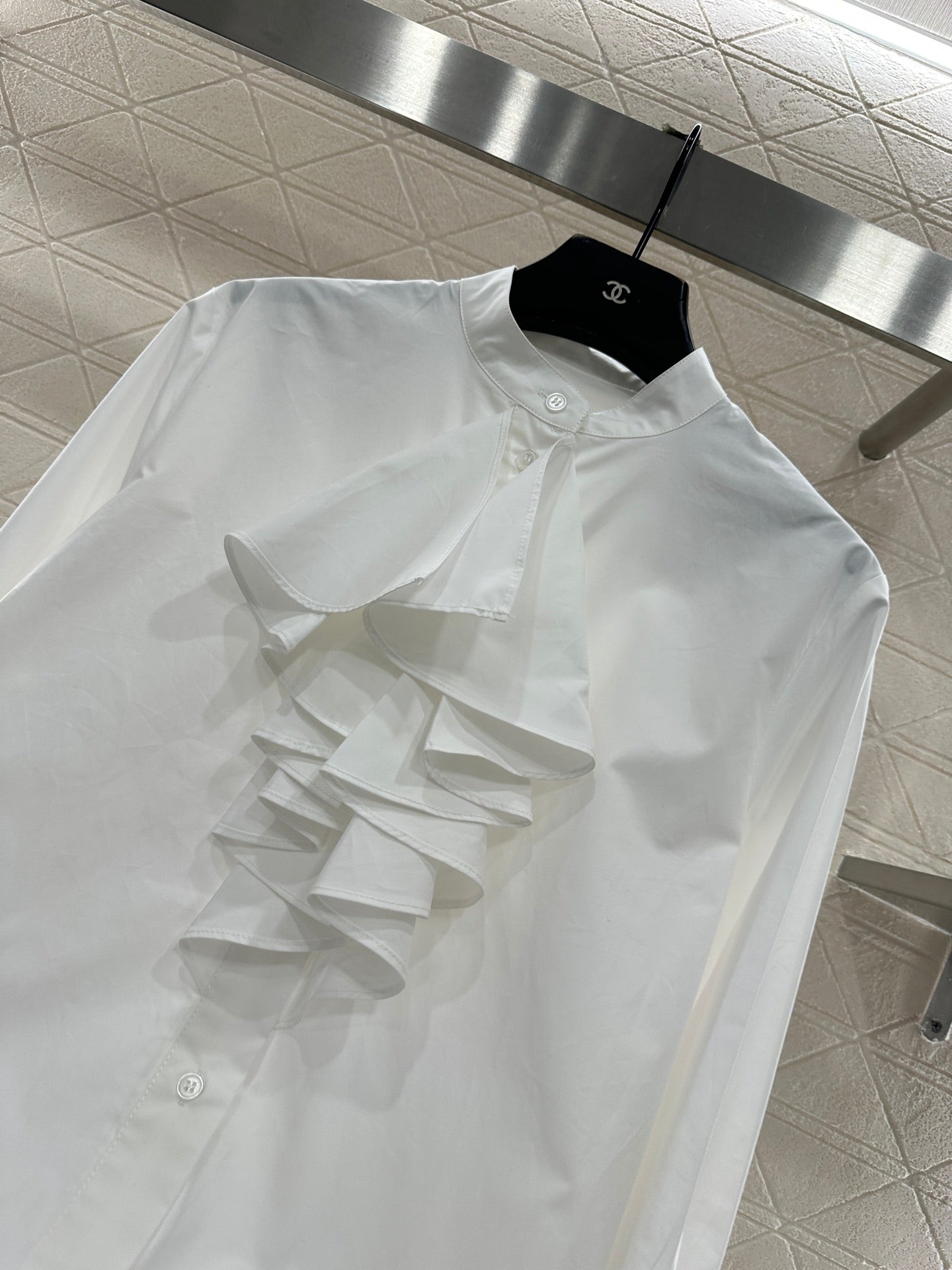 Stacked cake collar shirt