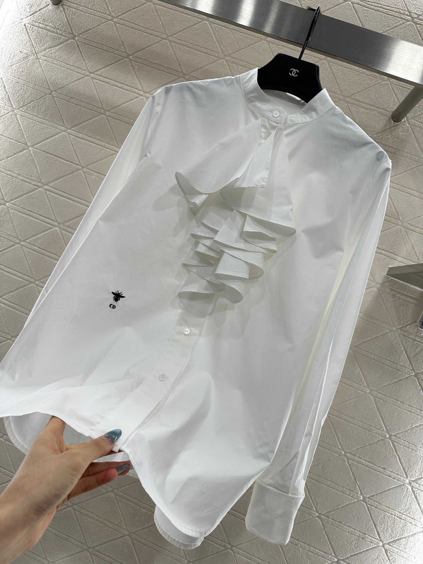 Stacked cake collar shirt