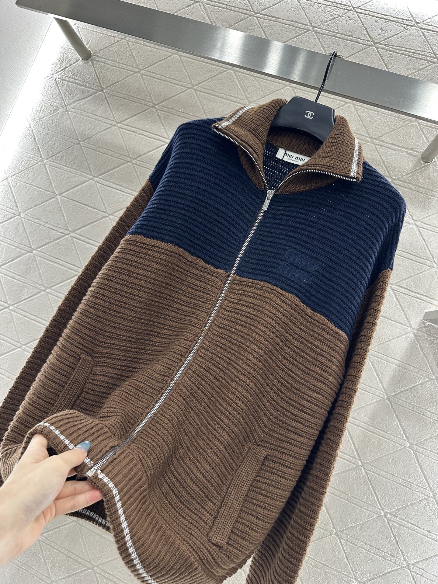 Color blocked lapel knit cardigan