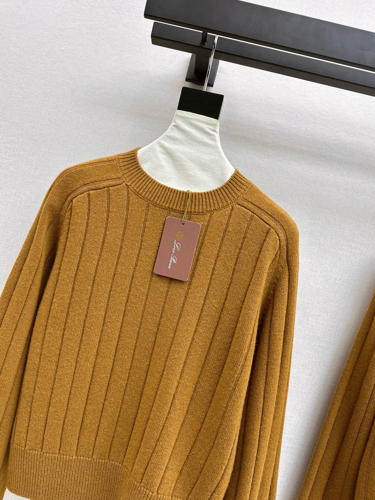 Cashmere wool round neck sweater