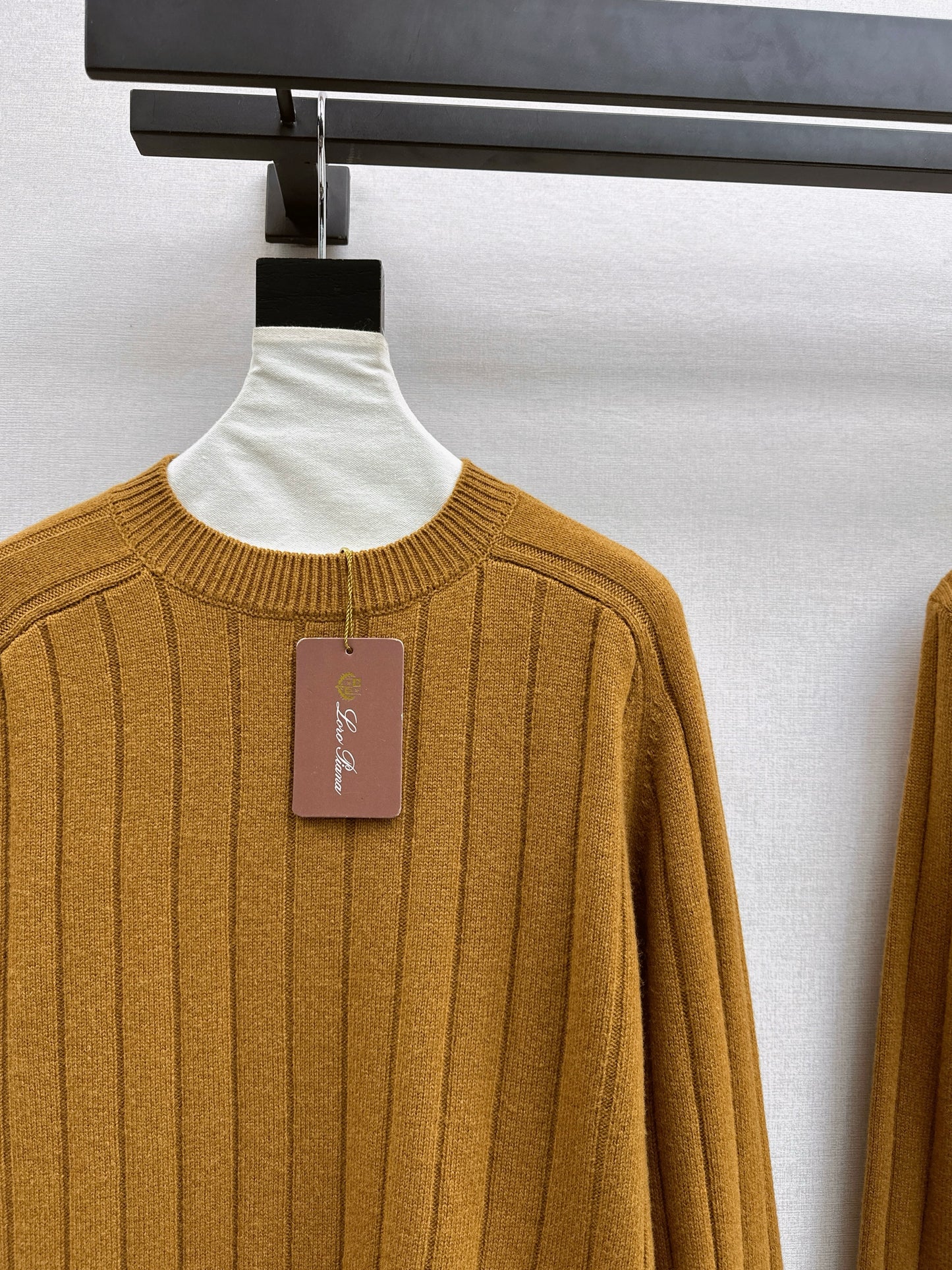 Cashmere wool round neck sweater