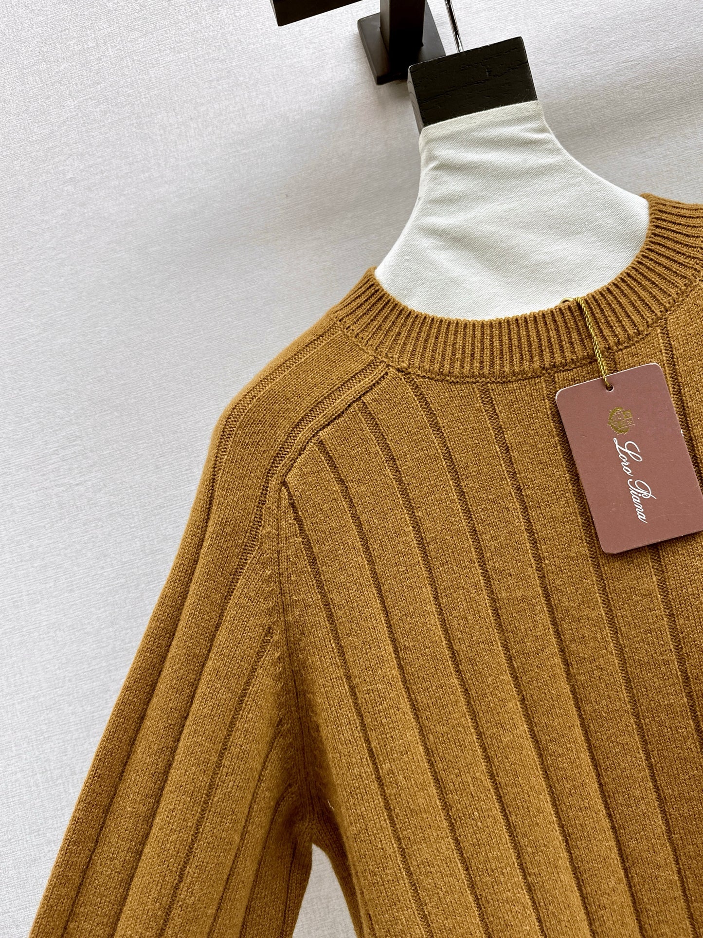 Cashmere wool round neck sweater