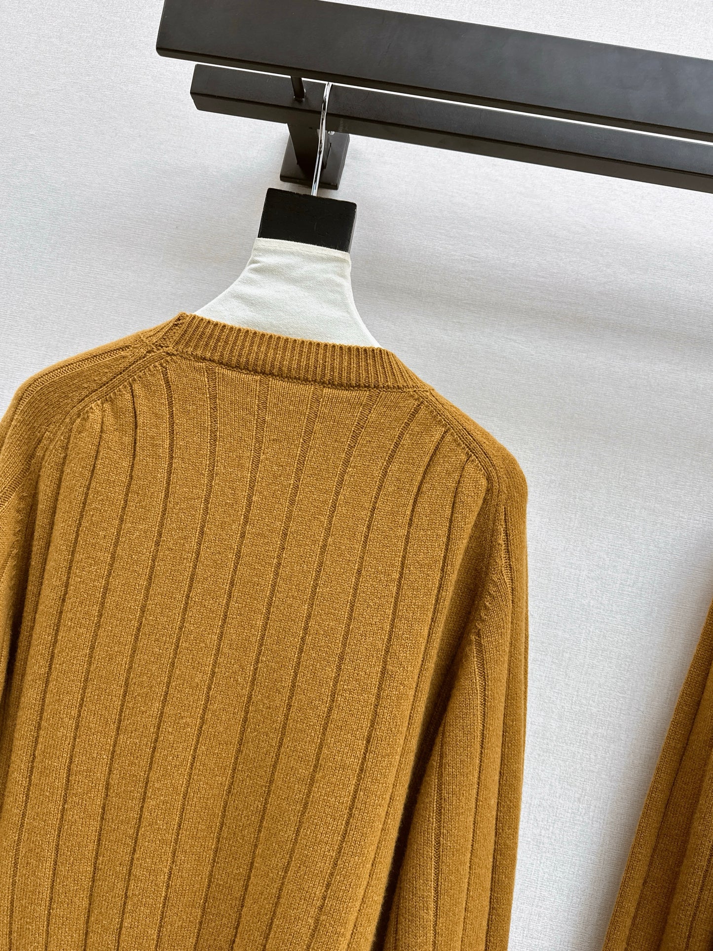 Cashmere wool round neck sweater