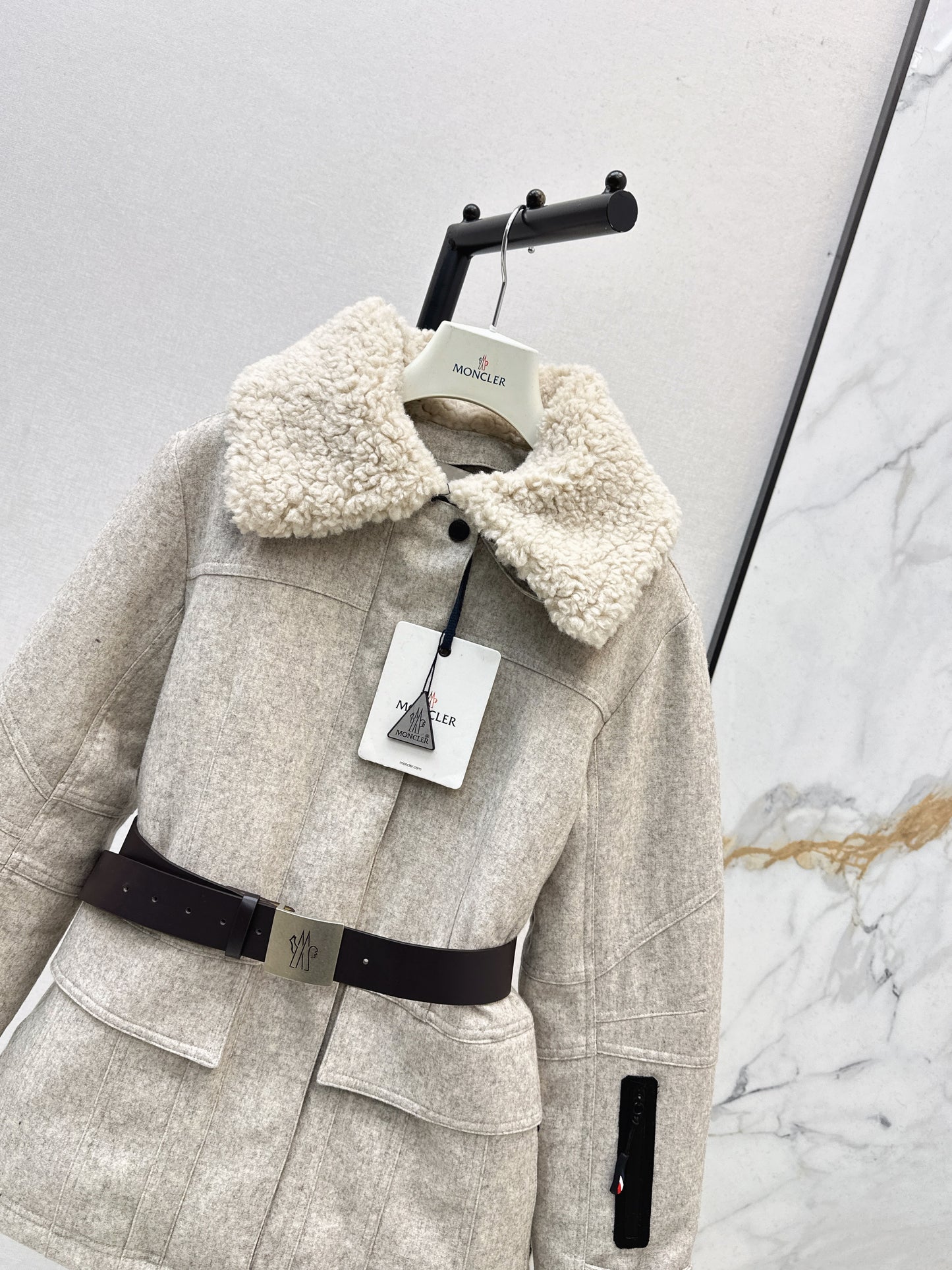 Lamb fur collar waistband hooded down jacket