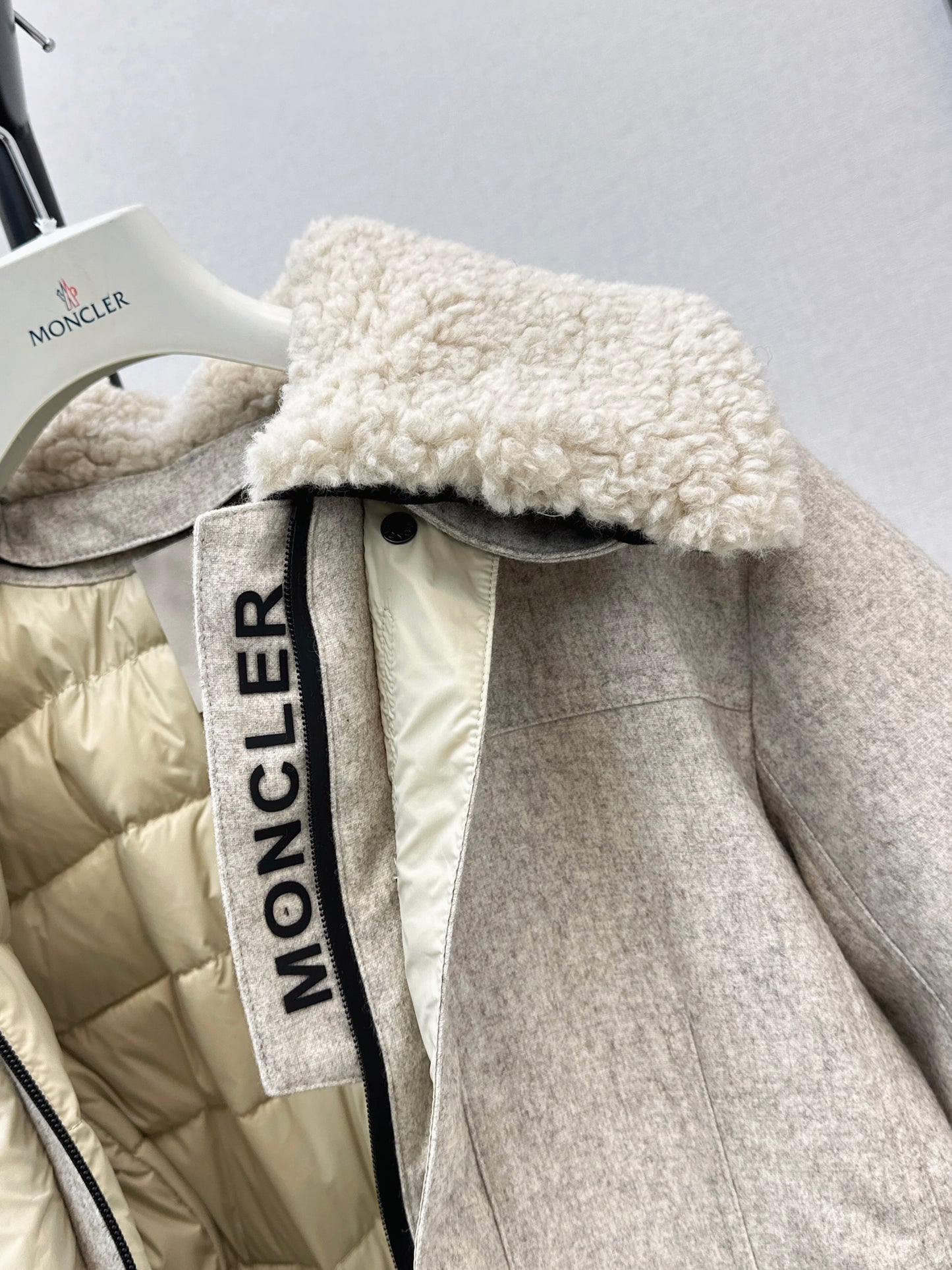 Lamb fur collar waistband hooded down jacket