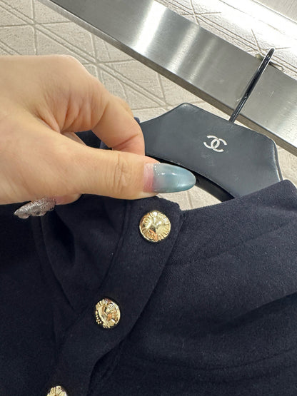 Half open hooded set