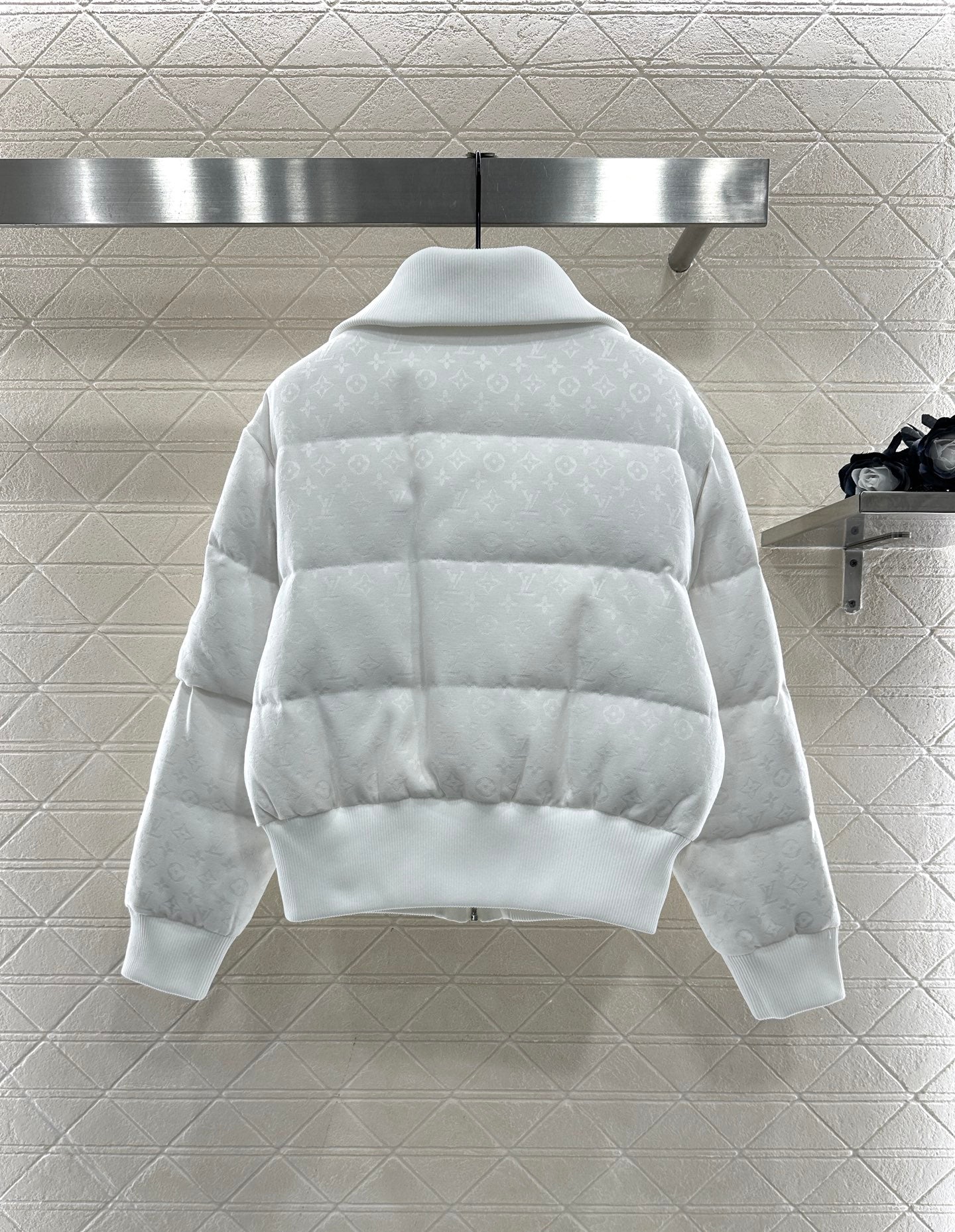 Flip collar jacquard down jacket