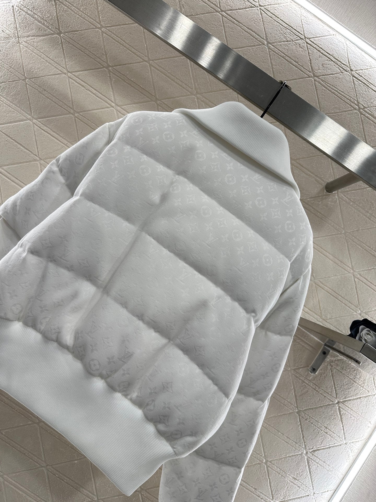 Flip collar jacquard down jacket