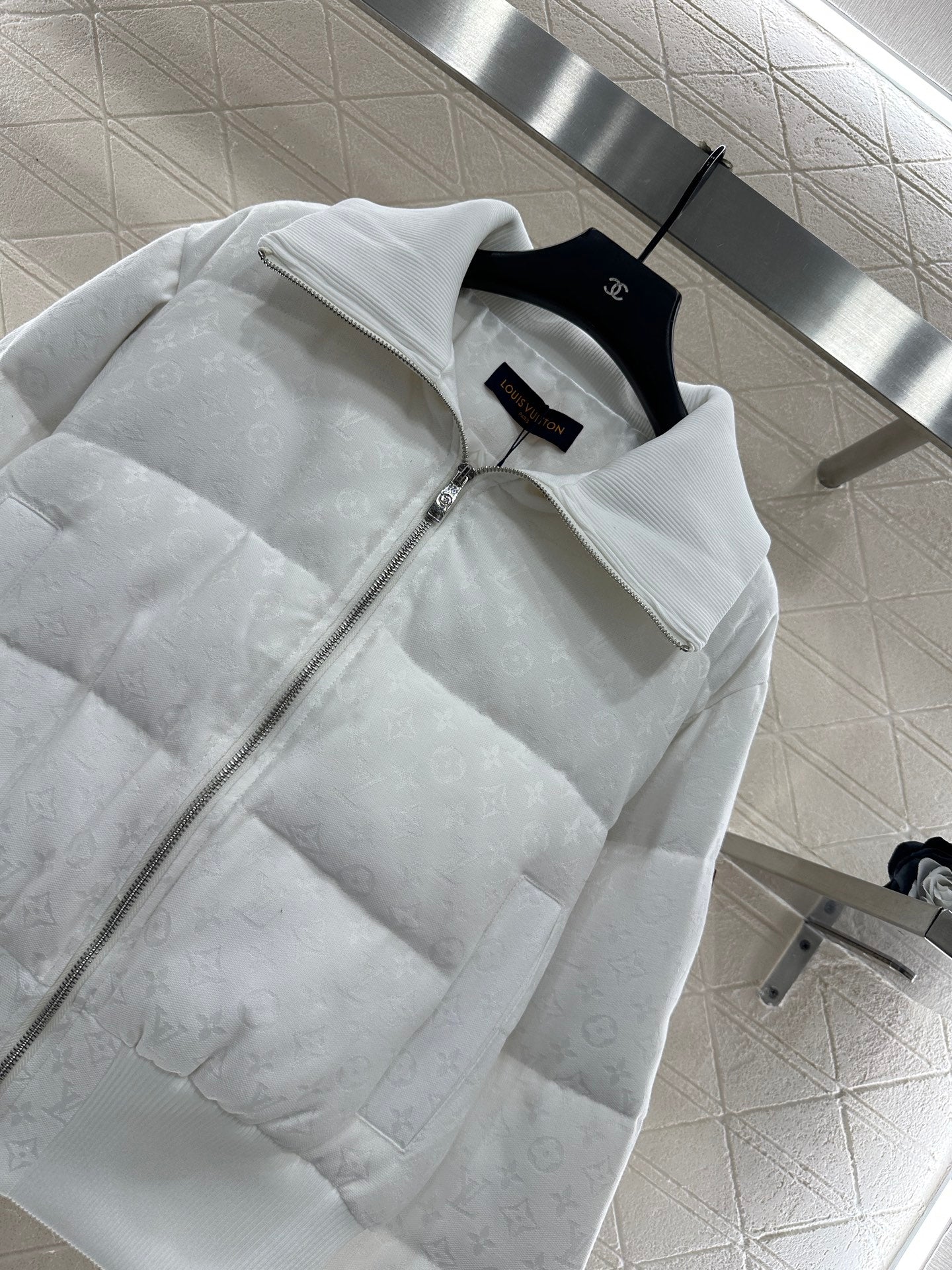 Flip collar jacquard down jacket