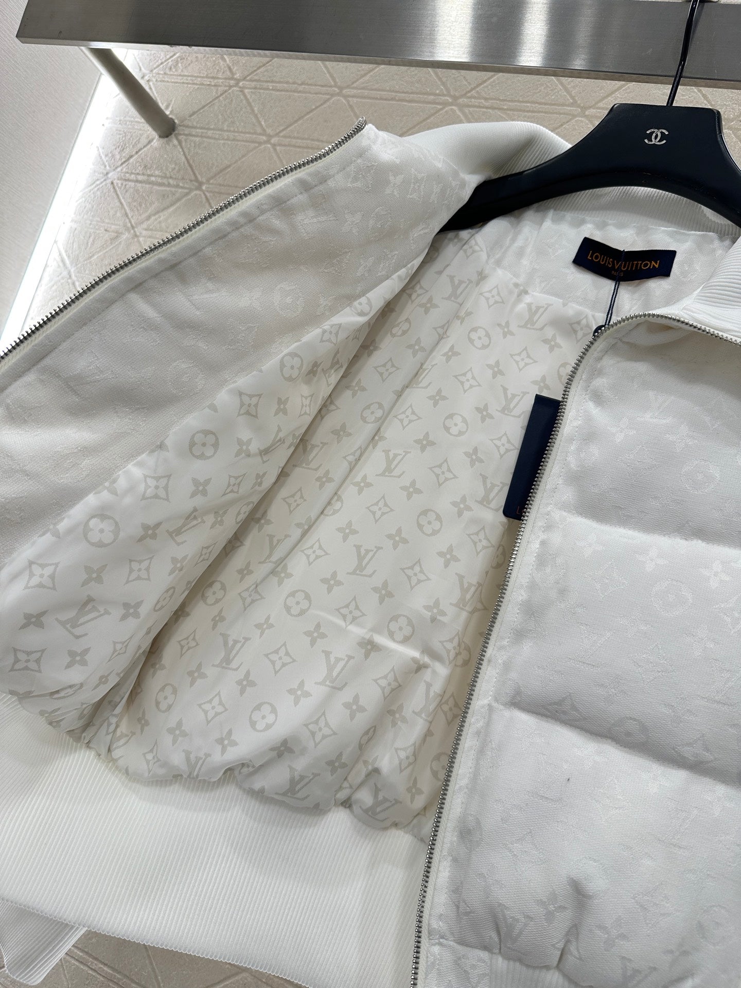 Flip collar jacquard down jacket