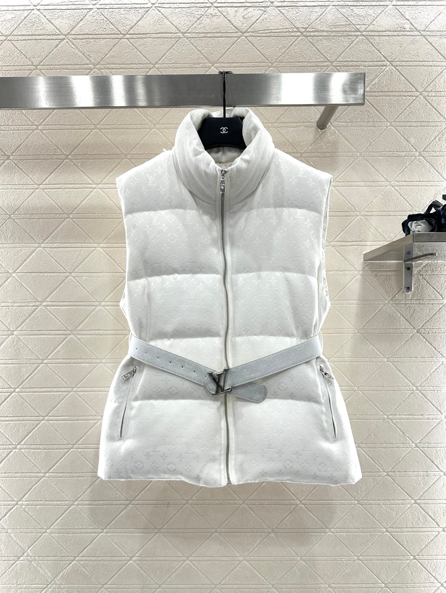 Stand up collar jacquard down vest