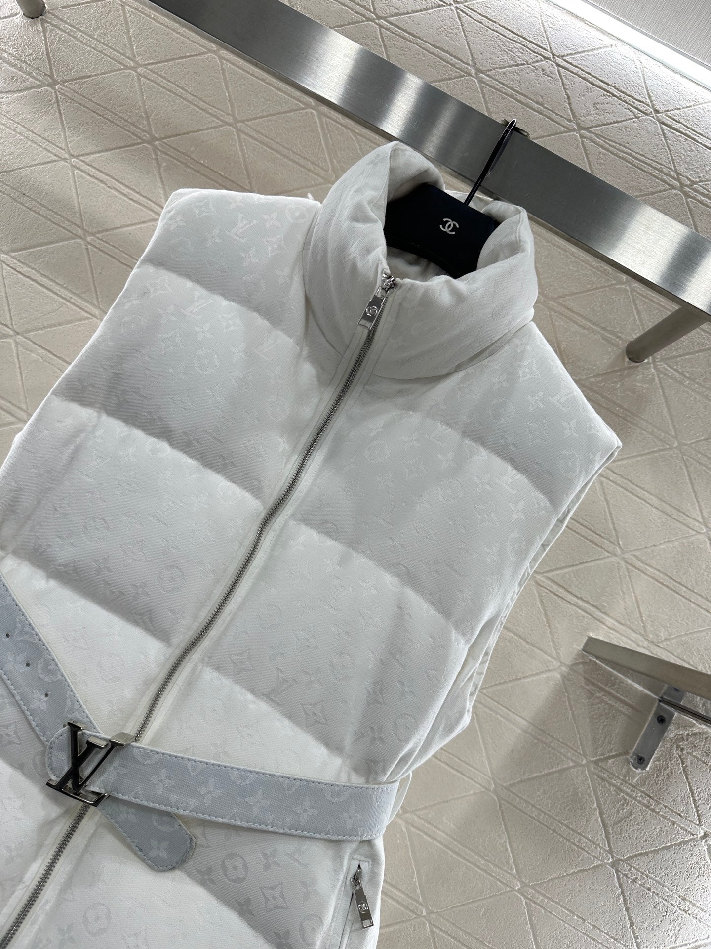 Stand up collar jacquard down vest