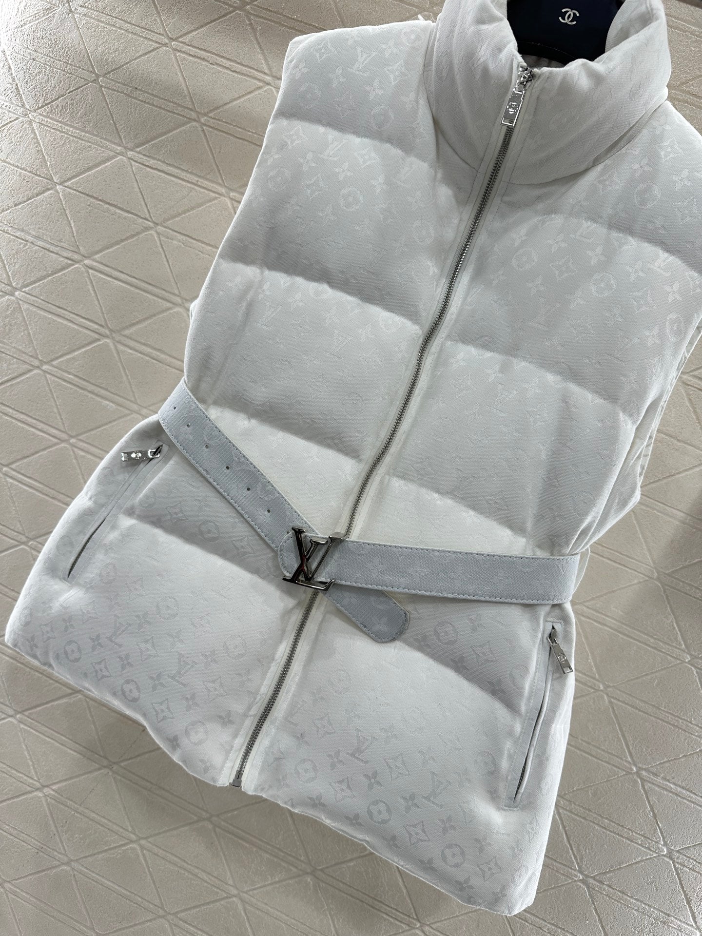 Stand up collar jacquard down vest