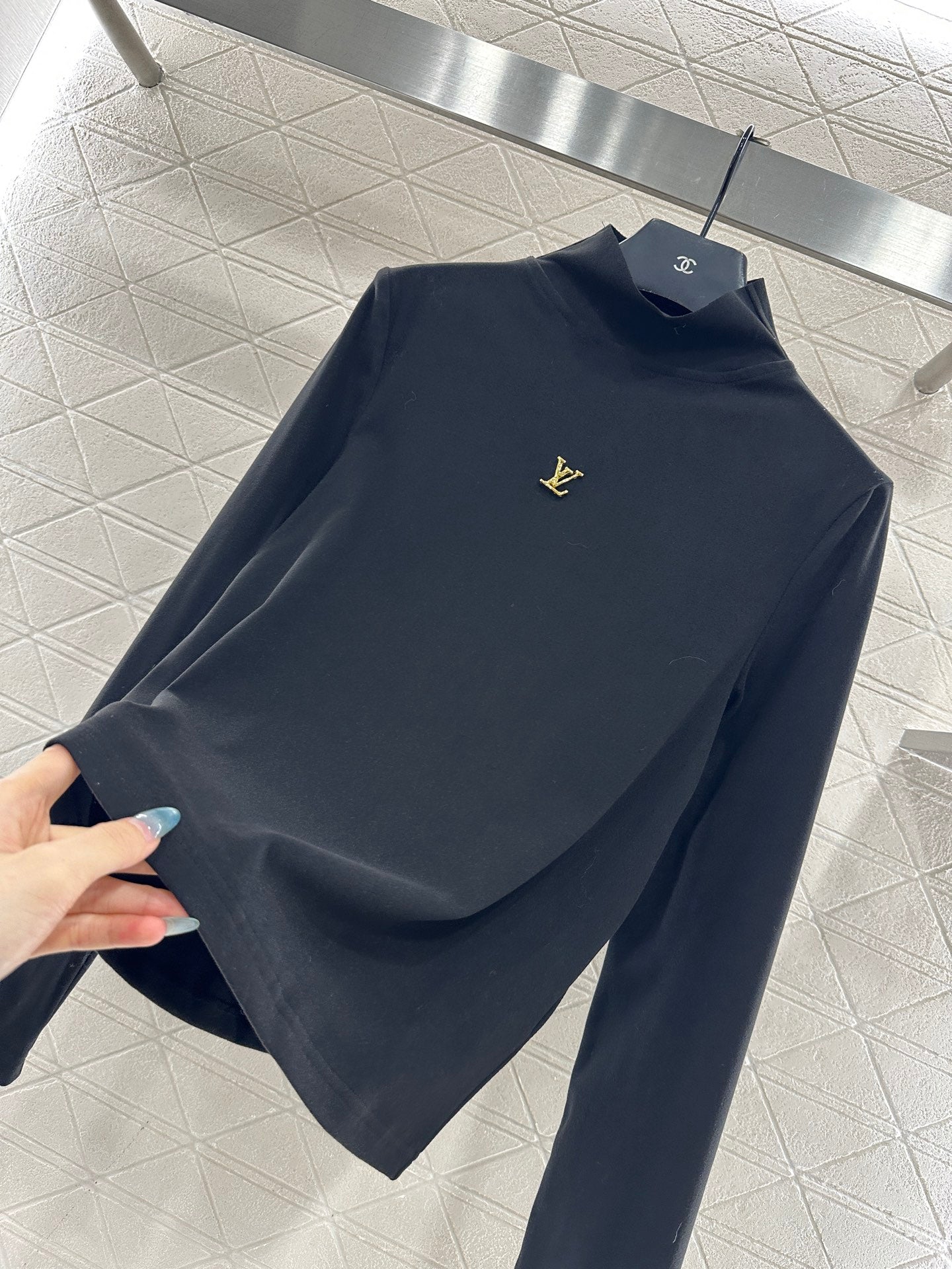 Slim fit letter logo high neck base shirt