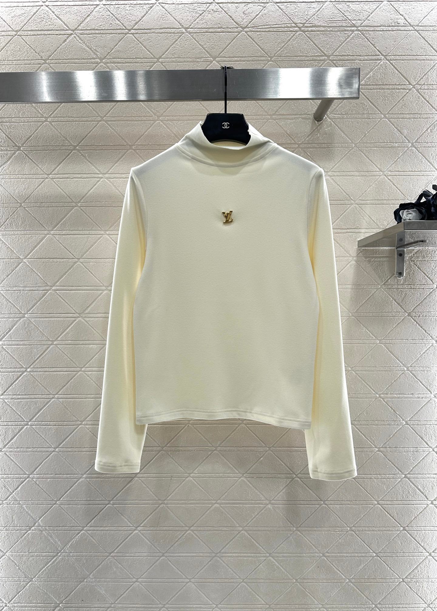 Slim fit letter logo high neck base shirt