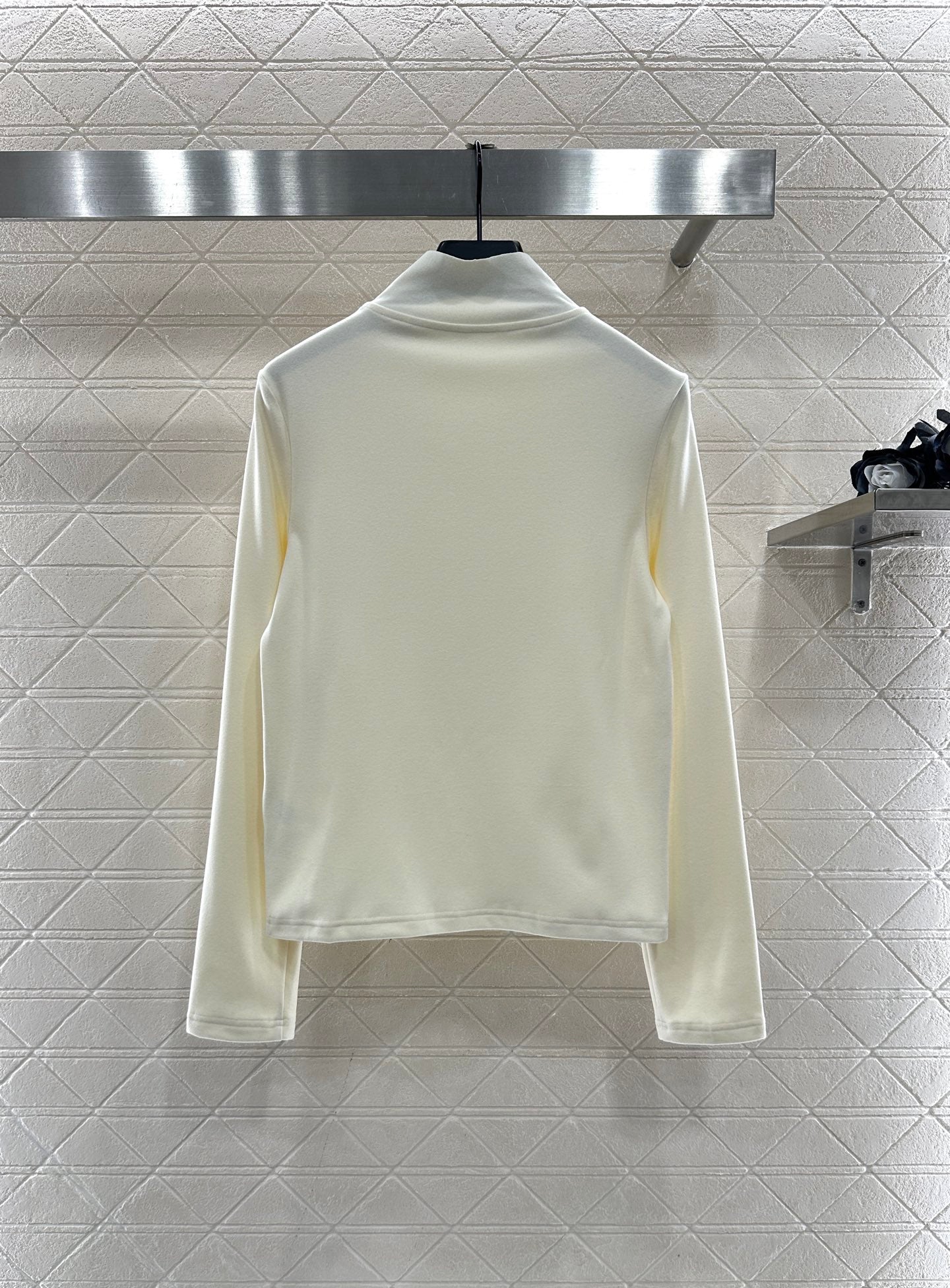 Slim fit letter logo high neck base shirt