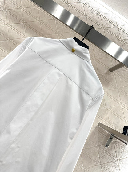 Bordered collar silhouette shirt