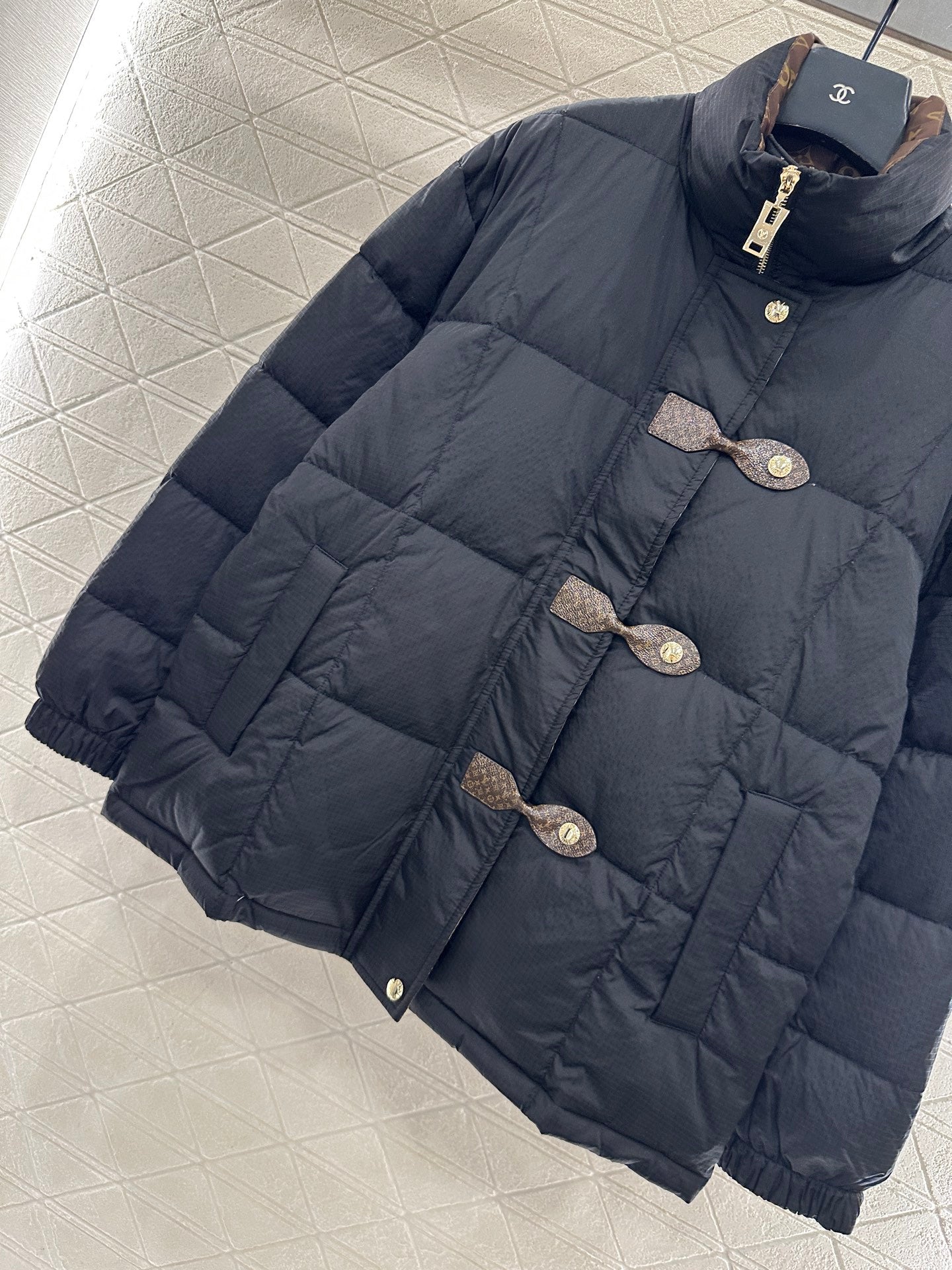 Leather buckle stand up collar down jacket