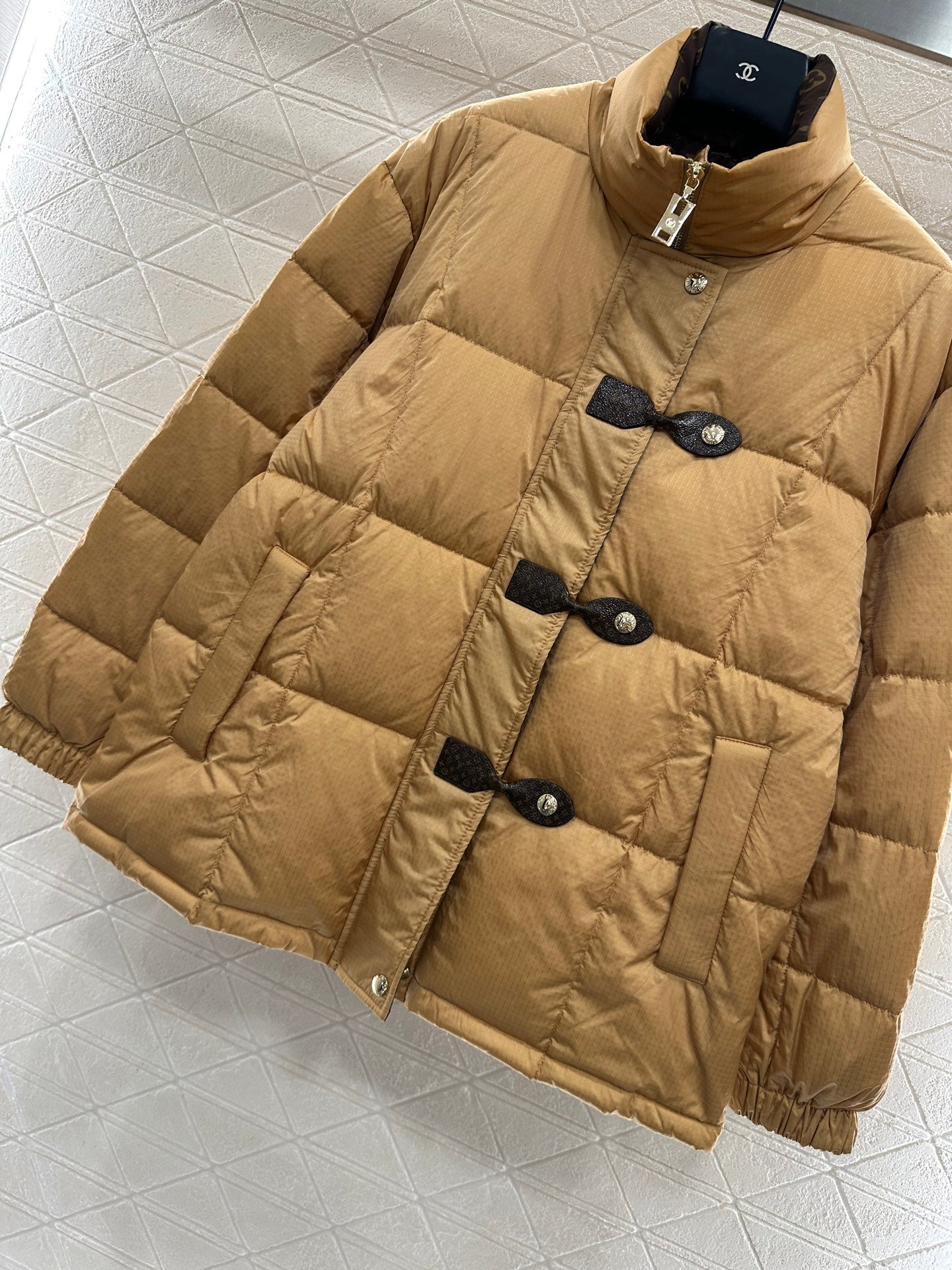 Leather buckle stand up collar down jacket