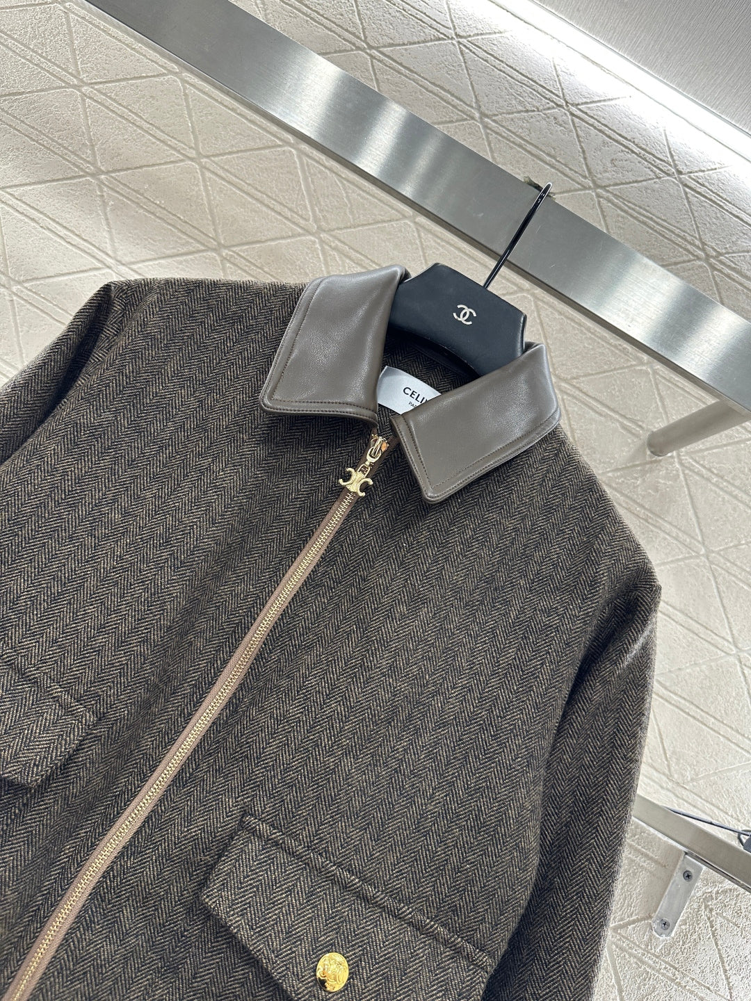 Collar jacket with patchwork leather