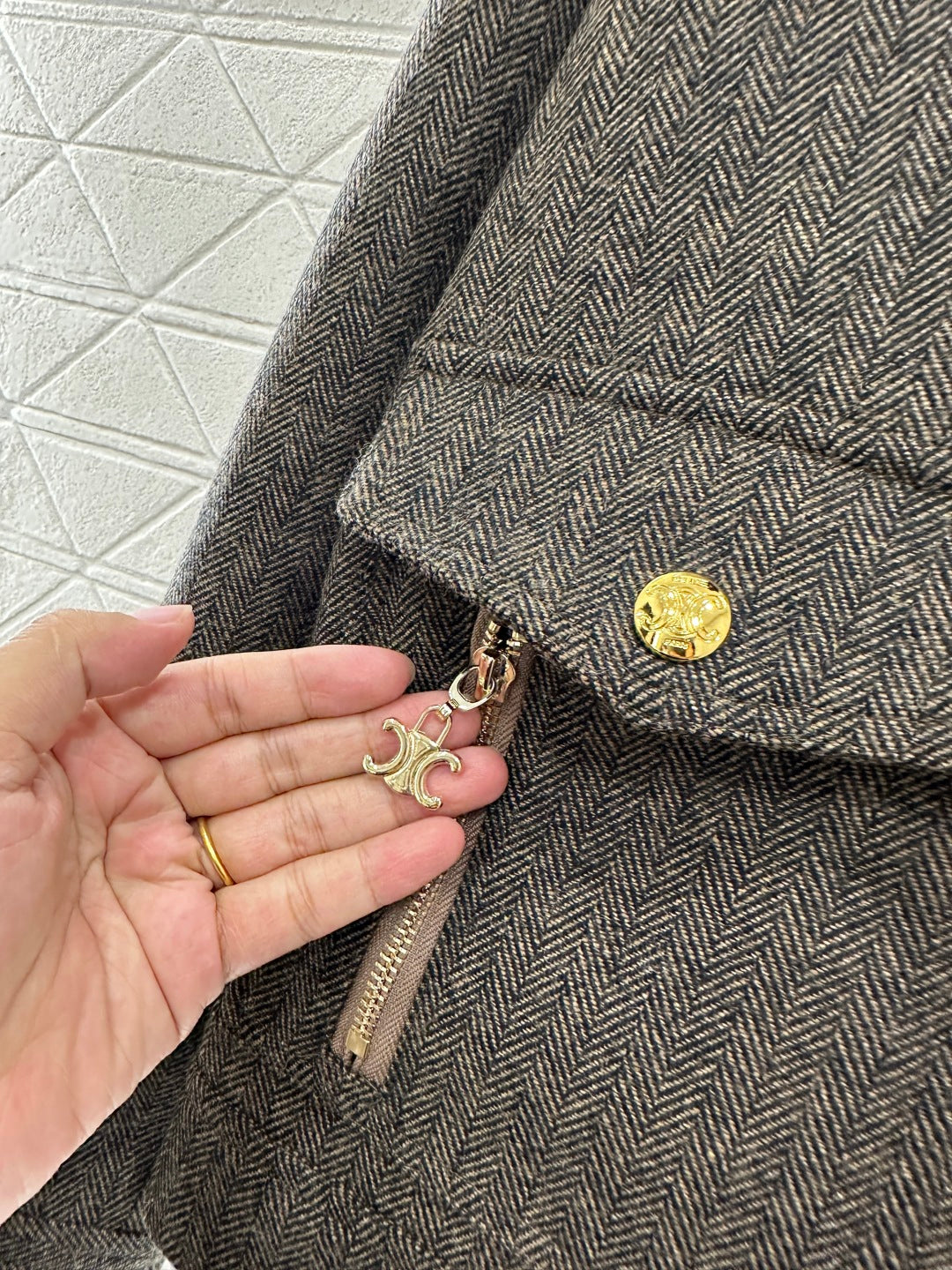 Collar jacket with patchwork leather