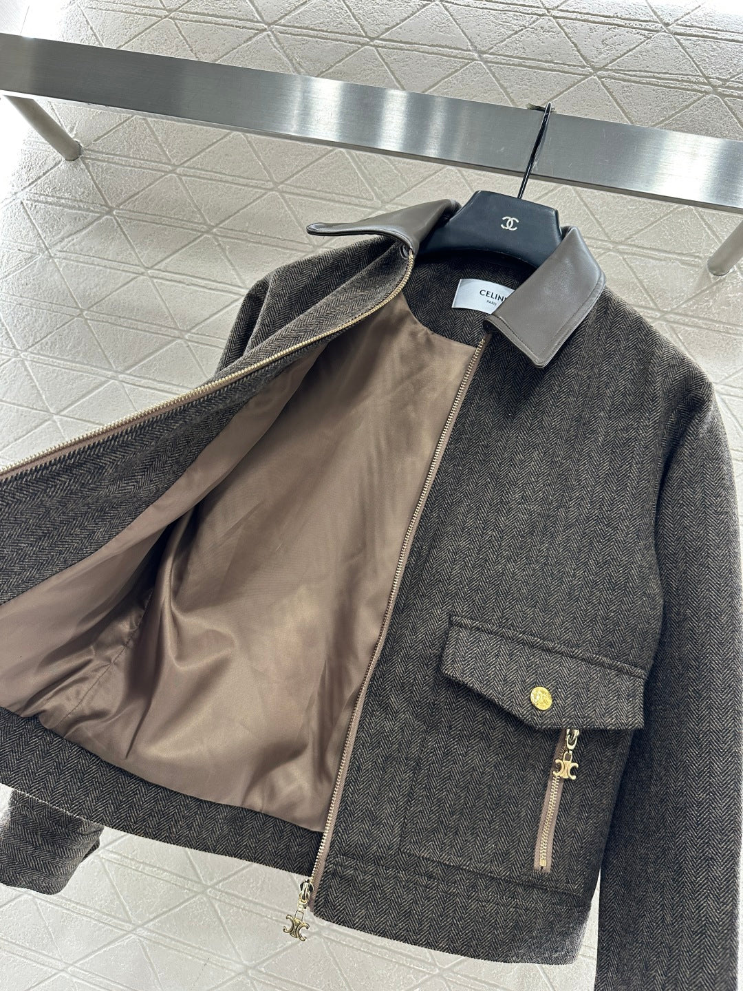 Collar jacket with patchwork leather