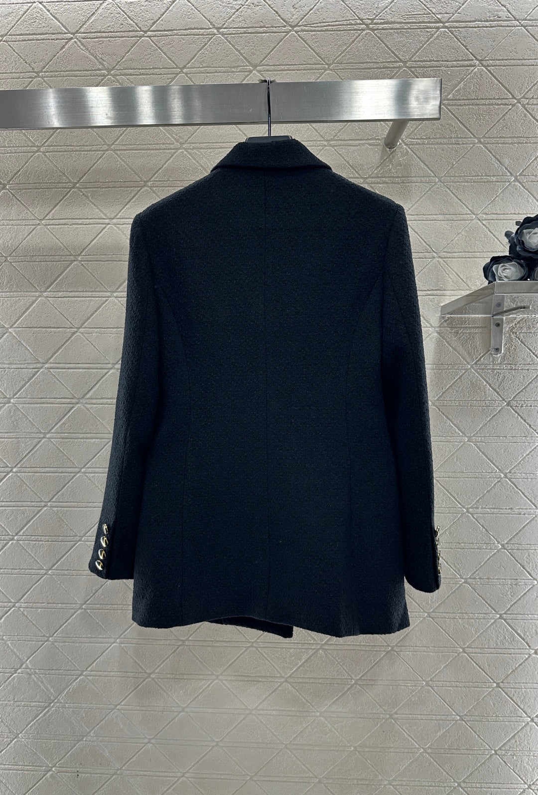 Inlaid gold badge shoulder pad suit jacket