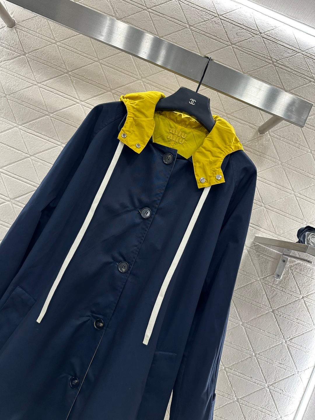 Wear windbreakers on both sides