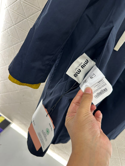 Wear windbreakers on both sides