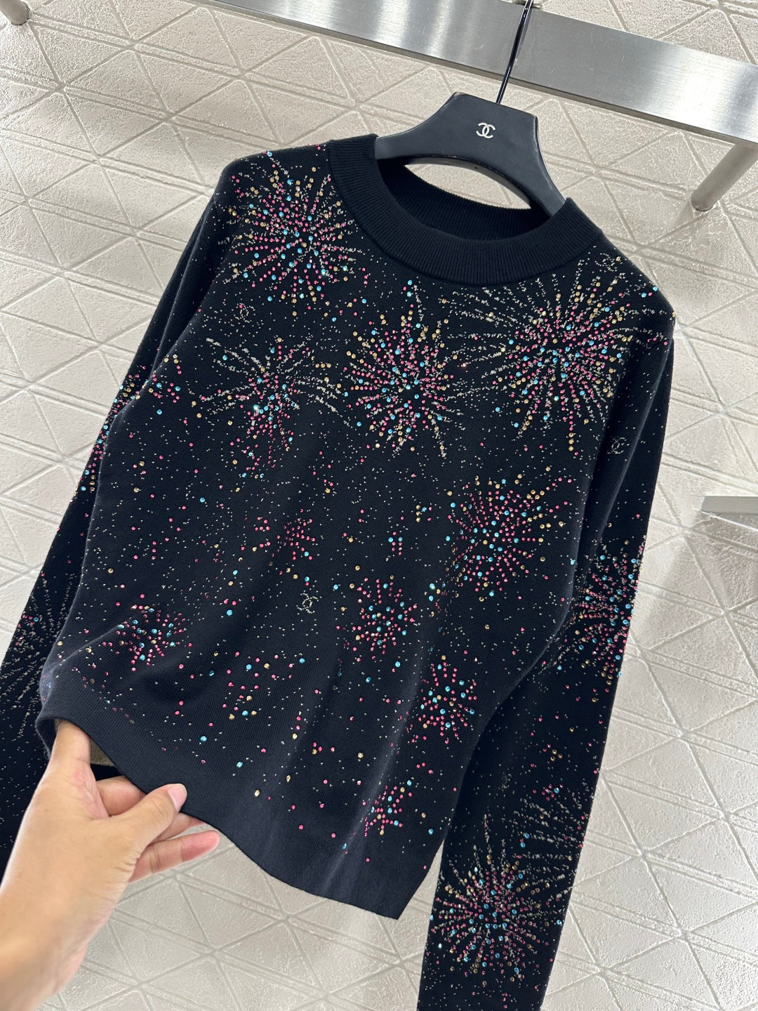 Round neck rhinestone jacquard sweater