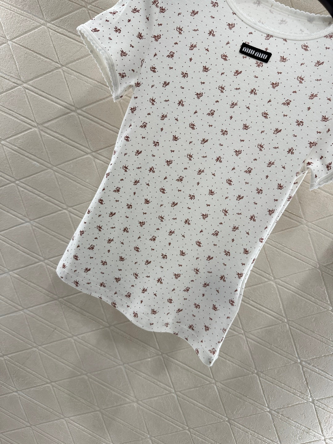 Round neck floral short sleeved shirt