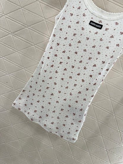 Slim fit U-neck floral vest