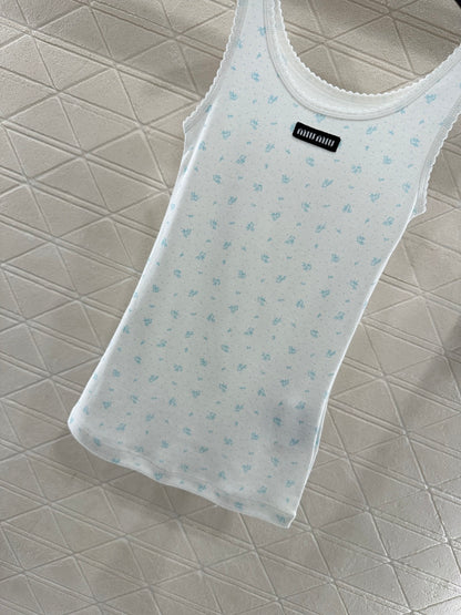 Slim fit U-neck floral vest