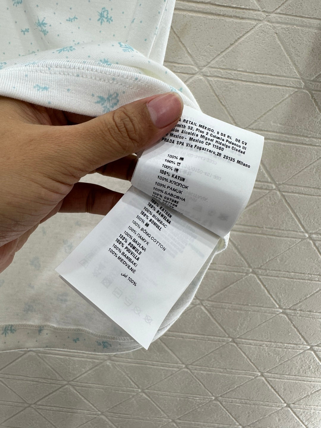 Slim fit U-neck floral vest