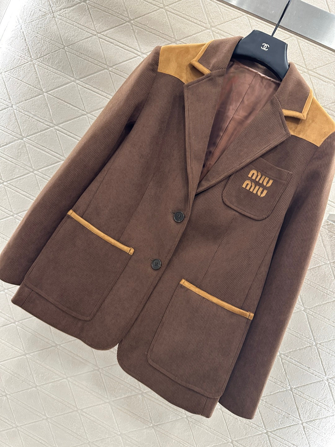 Corduroy contrasting coat