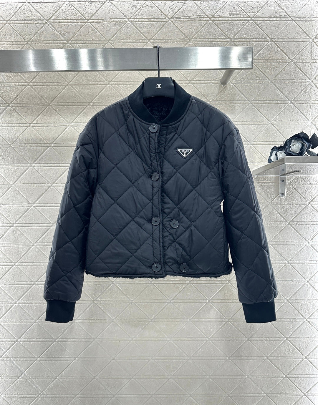 Wear lamb wool jackets on both sides