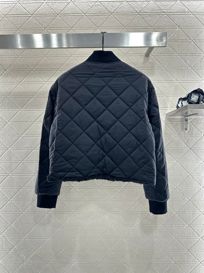 Wear lamb wool jackets on both sides