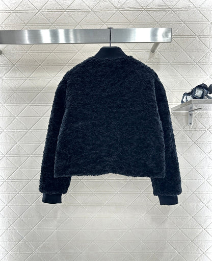 Wear lamb wool jackets on both sides