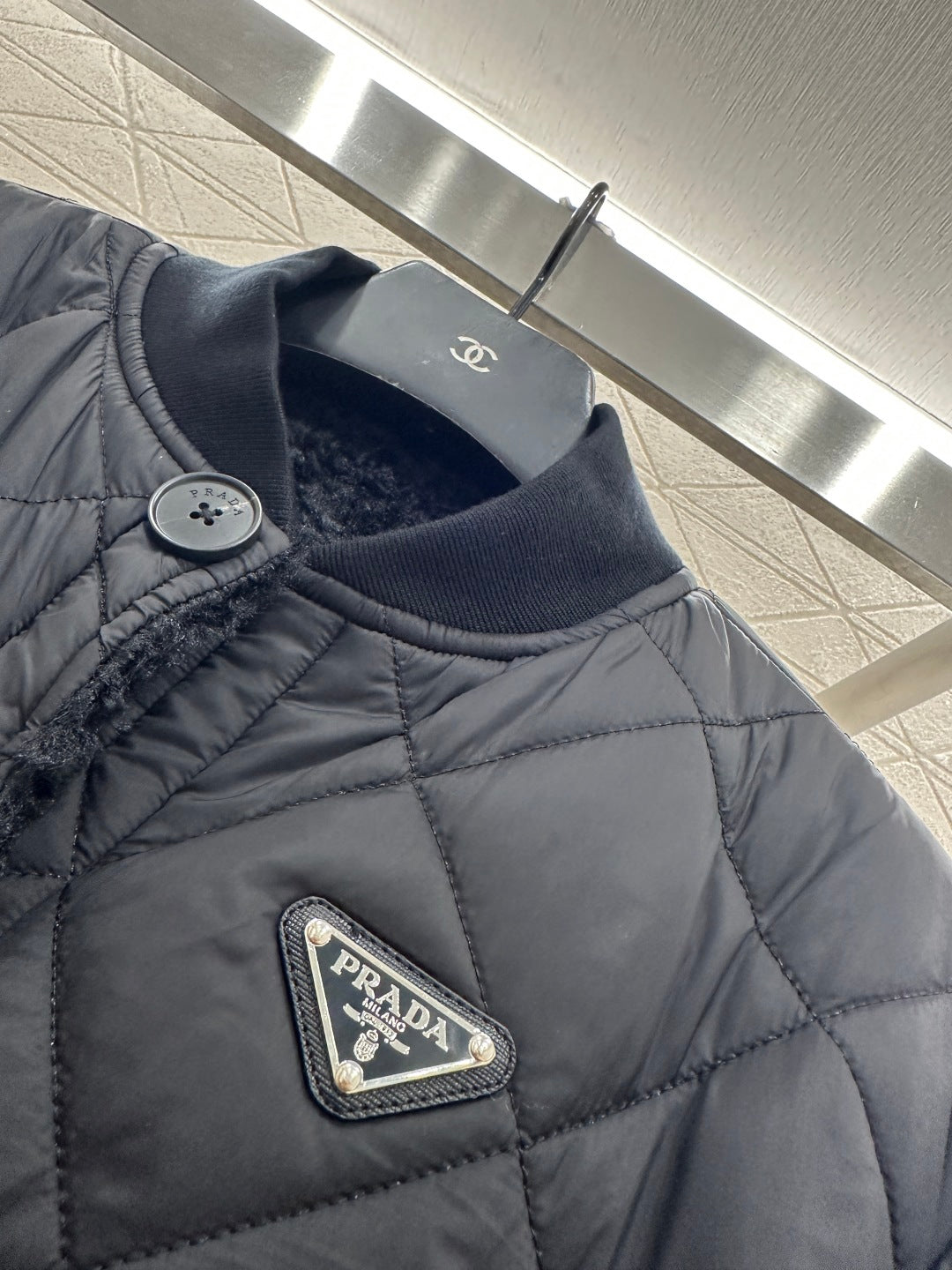 Wear lamb wool jackets on both sides