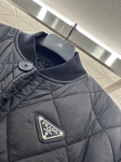 Wear lamb wool jackets on both sides