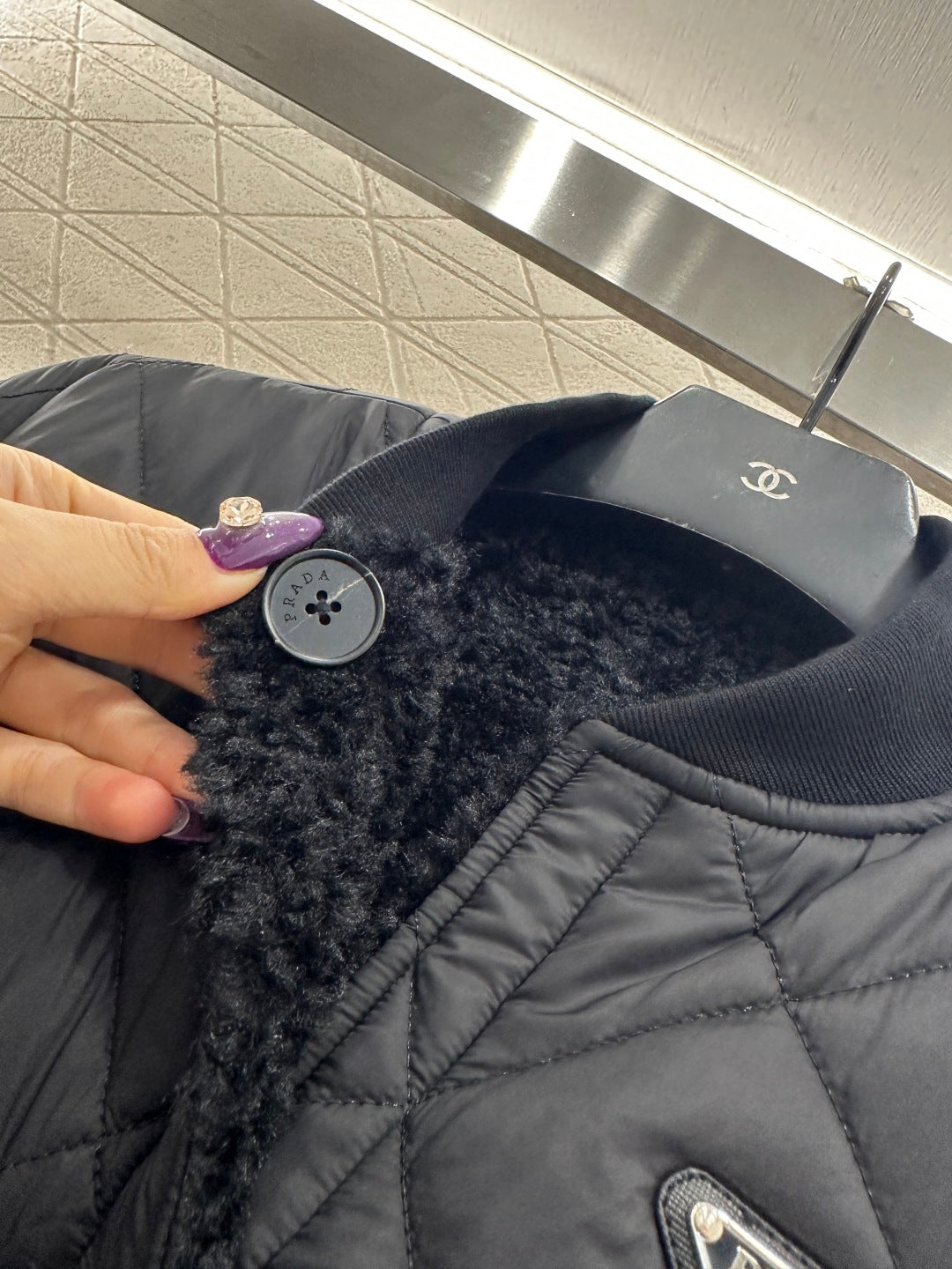 Wear lamb wool jackets on both sides