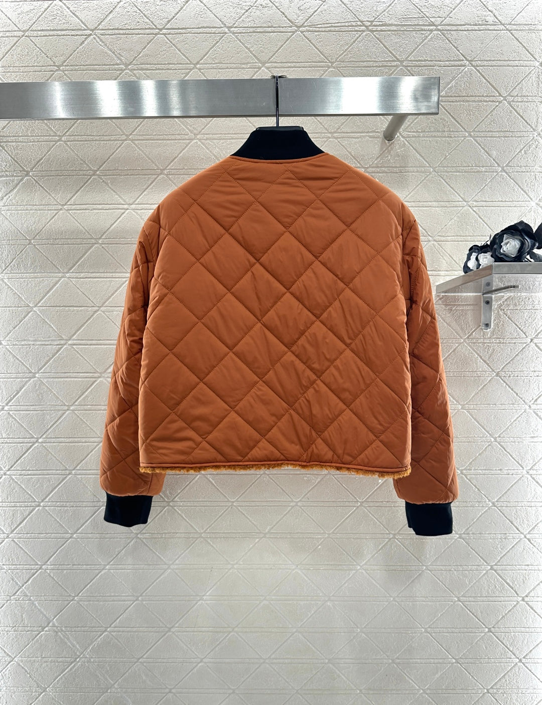 Wear lamb wool jackets on both sides