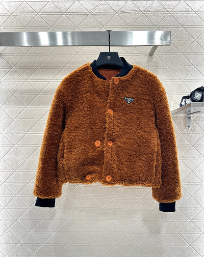 Wear lamb wool jackets on both sides