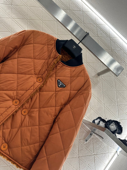 Wear lamb wool jackets on both sides