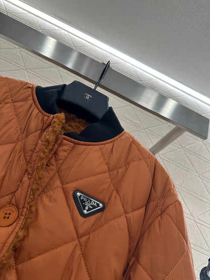 Wear lamb wool jackets on both sides