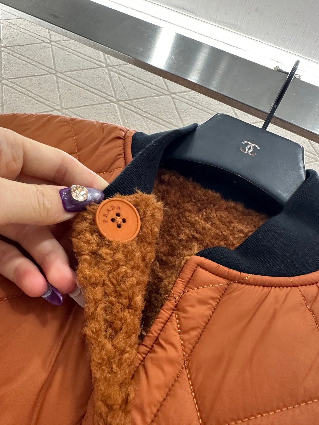 Wear lamb wool jackets on both sides